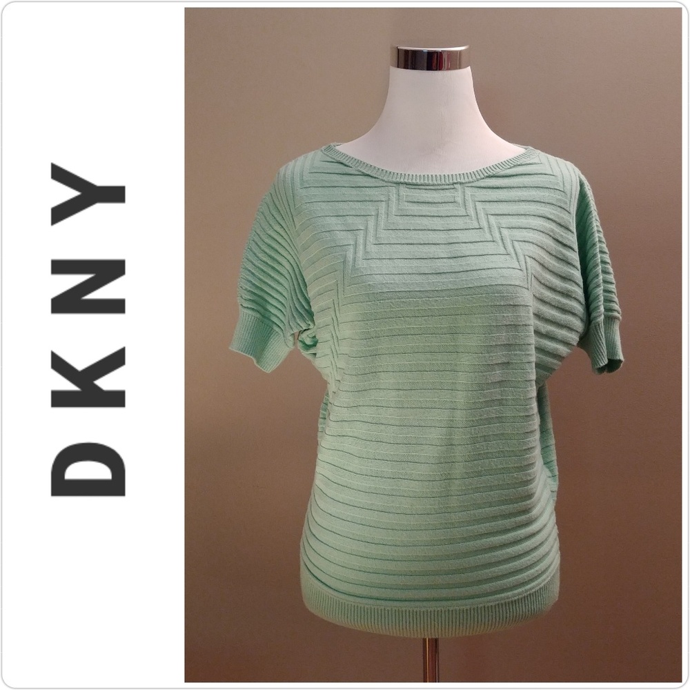 🔴$5 DKNY Short Sleeve Sweater